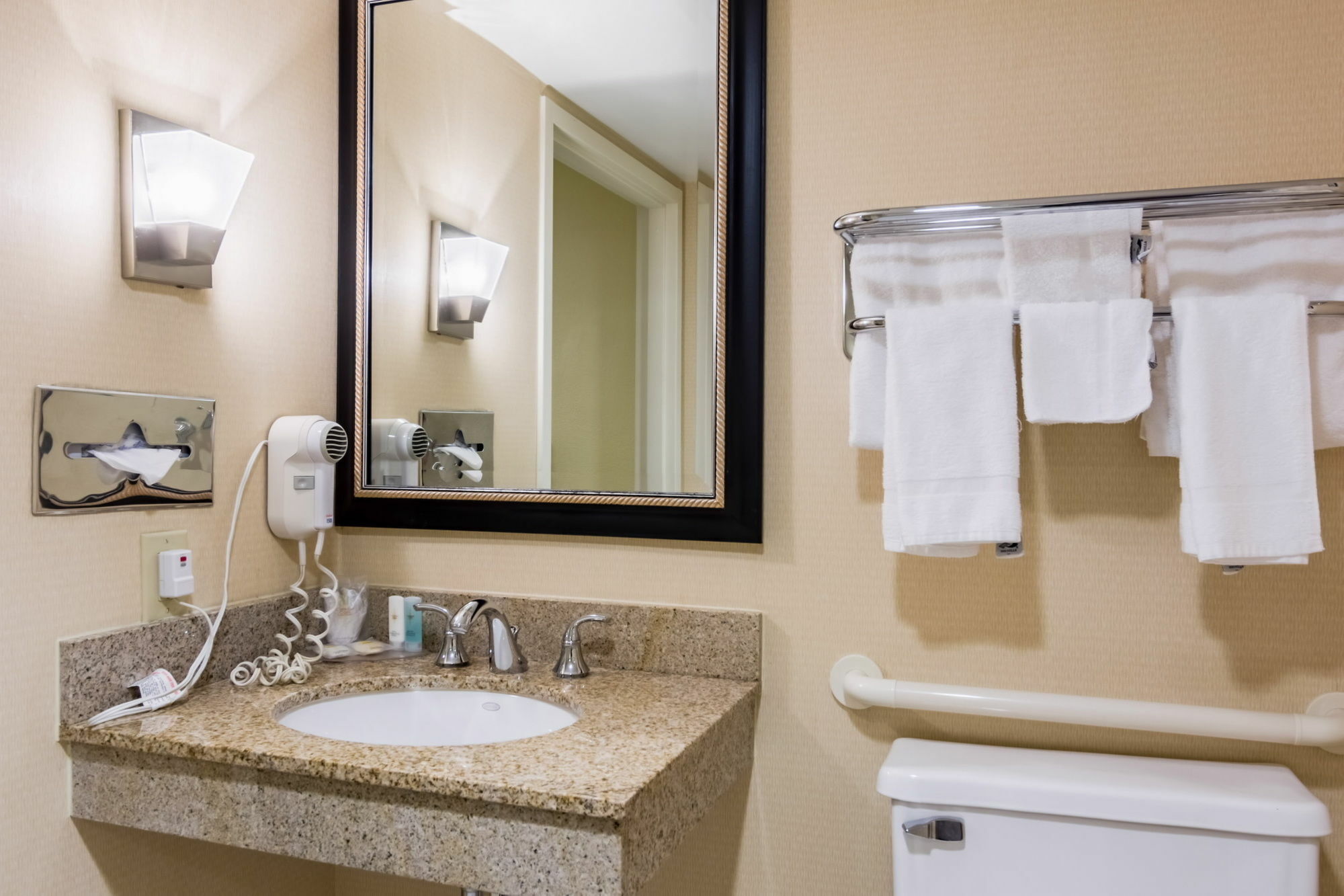 Comfort Inn At Joint Base Andrews Clinton Exterior foto